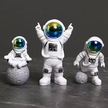 Anime: 🪩 Dancing ASTRONAUT figurine -Full Set of 3