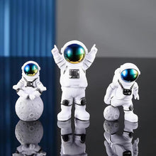 Anime: 🪩 Dancing ASTRONAUT figurine -Full Set of 3