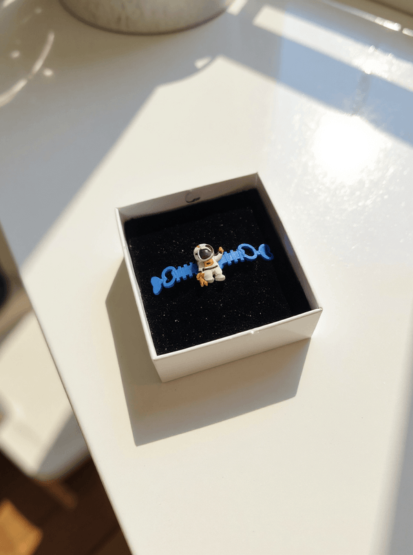 Cute Space Astronaut Adjustable Silicone Wristband – Flexible Cartoon Charm Bracelet for Kids